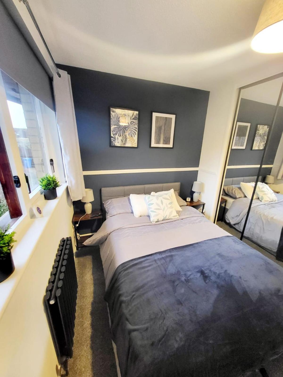 Stylish Home In Linlithgow With Free Parking Eksteriør bilde