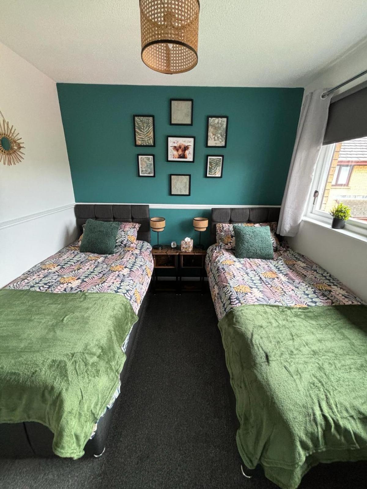Stylish Home In Linlithgow With Free Parking Eksteriør bilde
